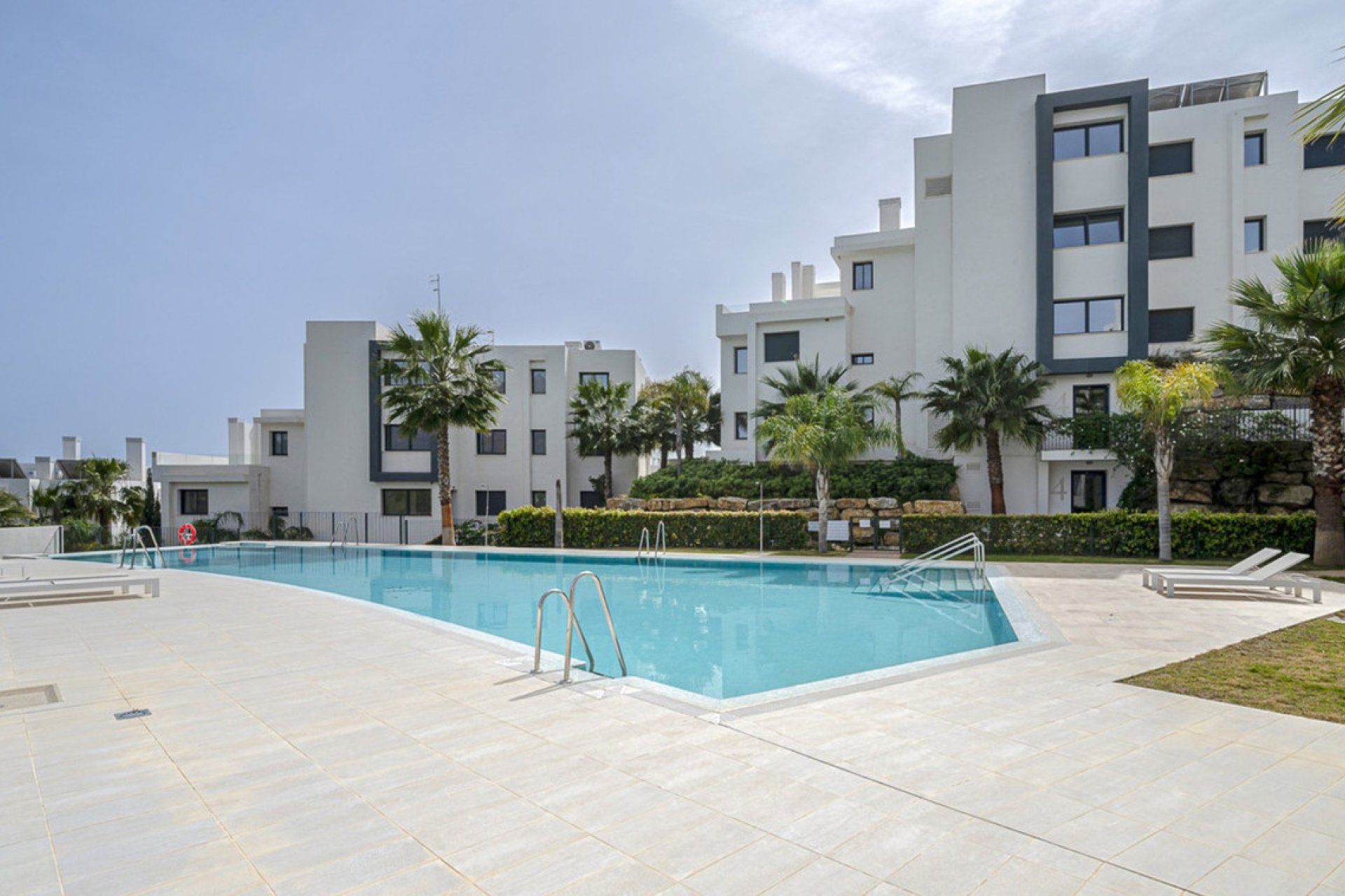 Resale - Apartment - Middle Floor Apartment - Estepona - Estepona Centro