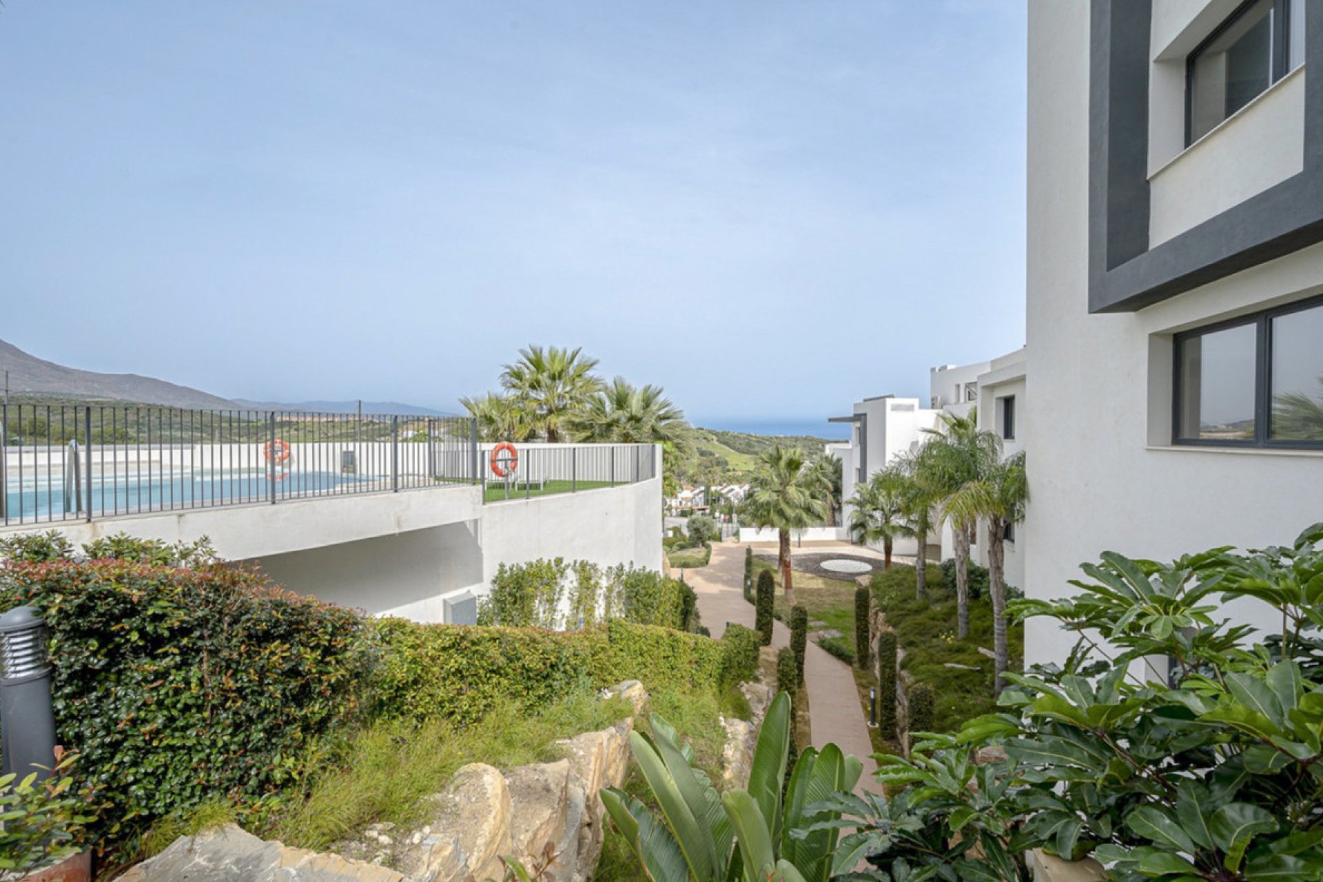 Resale - Apartment - Middle Floor Apartment - Estepona - Estepona Centro