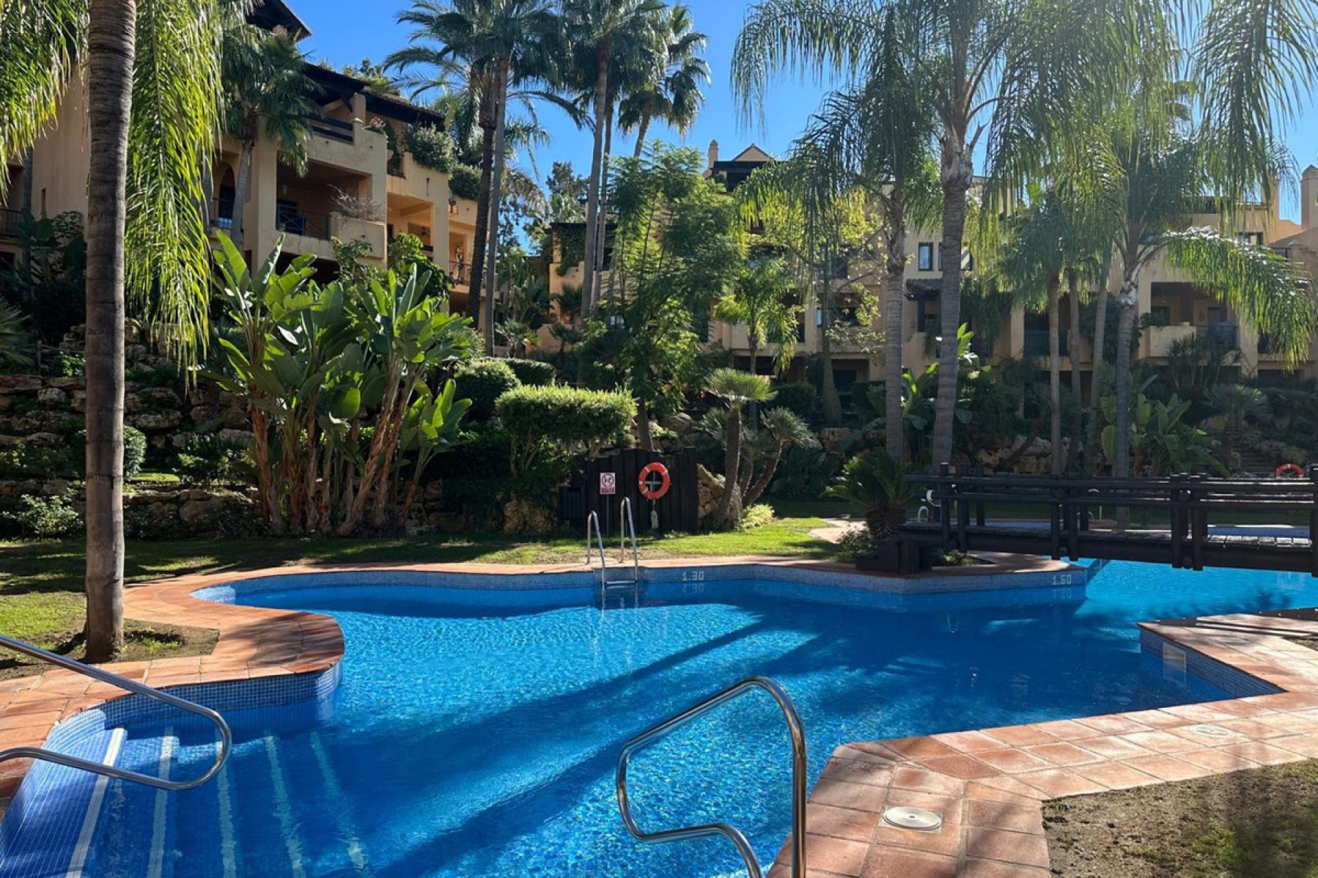 Resale - Apartment - Middle Floor Apartment - Estepona - Estepona Centro