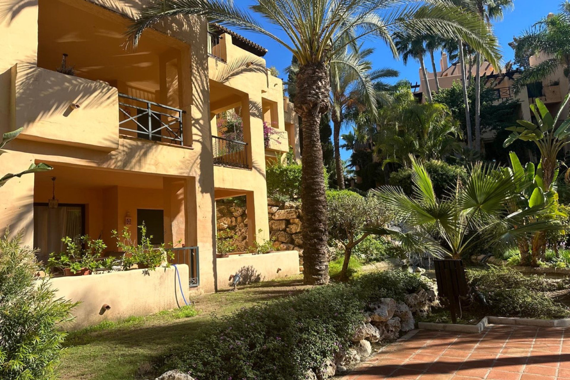 Resale - Apartment - Middle Floor Apartment - Estepona - Estepona Centro