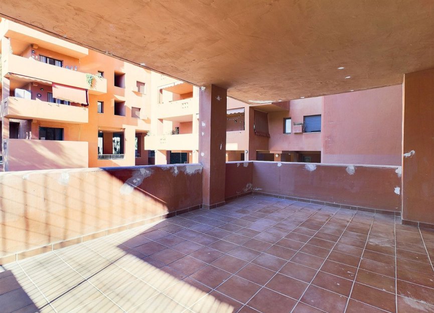 Resale - Apartment - Middle Floor Apartment - Estepona - Estepona Centro