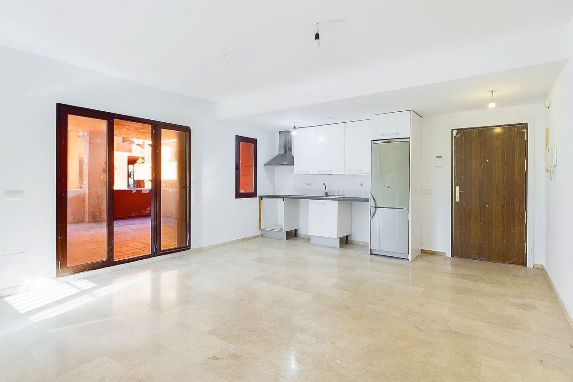 Resale - Apartment - Middle Floor Apartment - Estepona - Estepona Centro