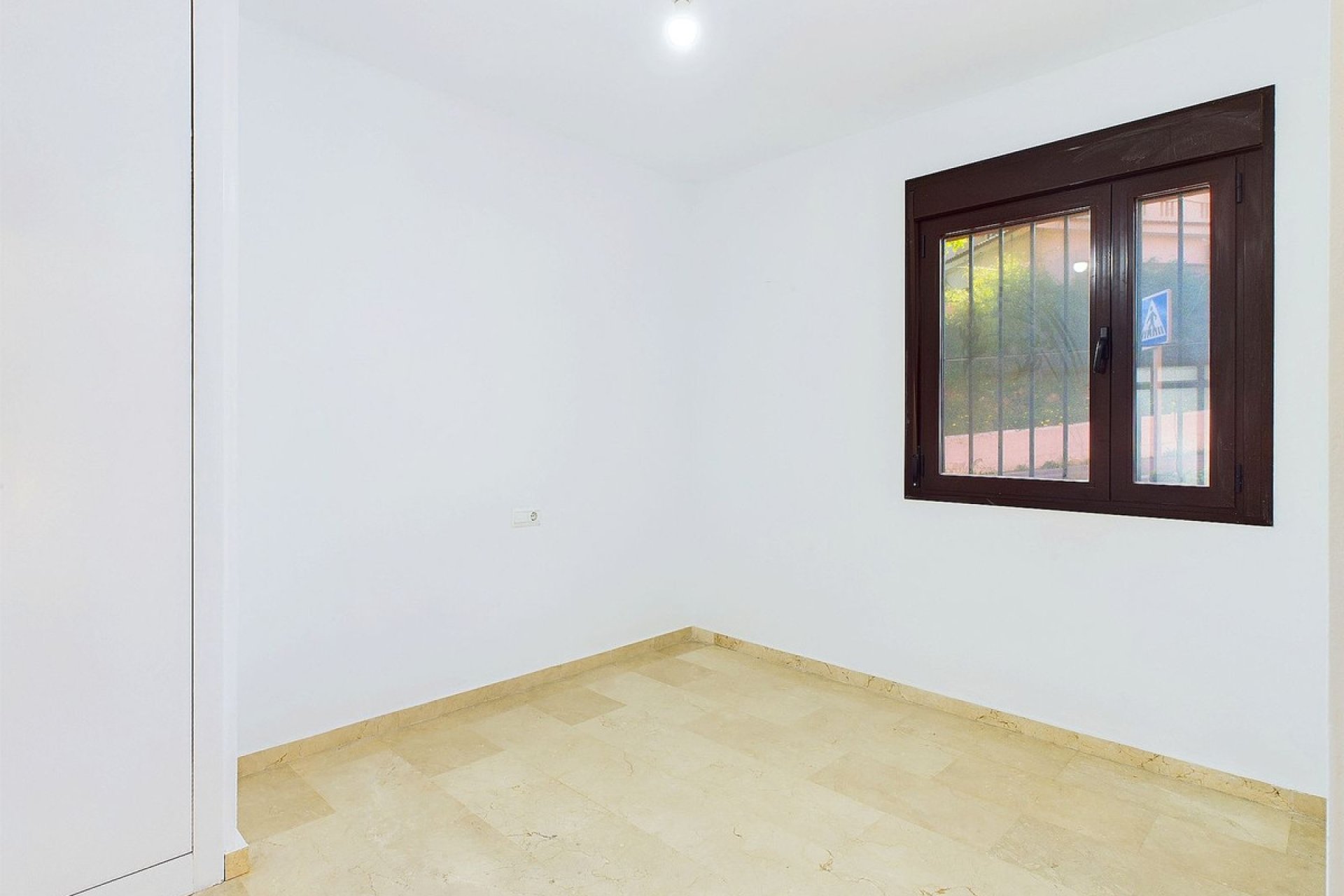 Resale - Apartment - Middle Floor Apartment - Estepona - Estepona Centro