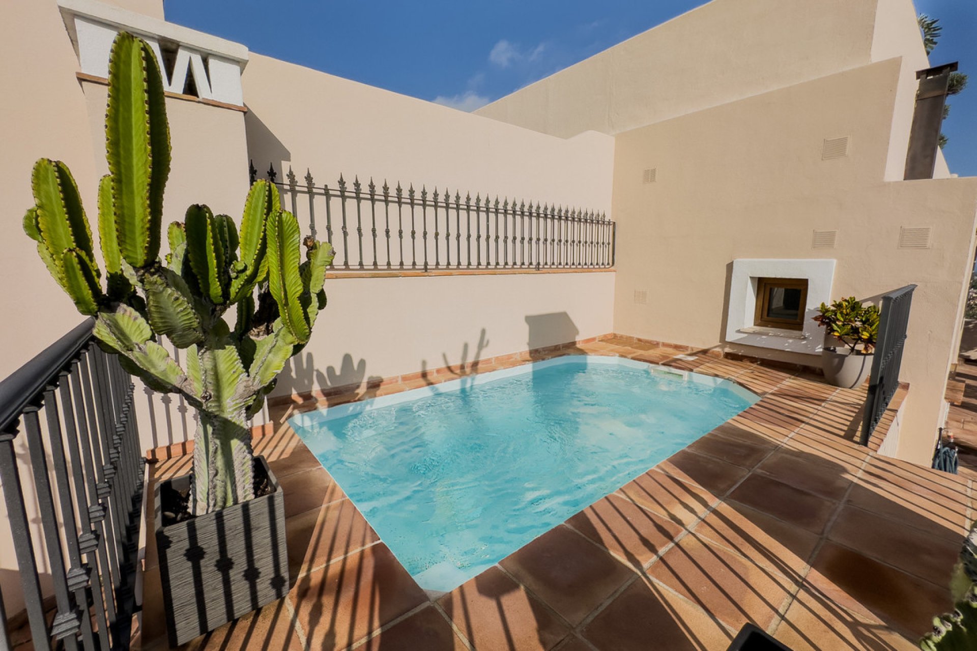 Resale - Apartment - Middle Floor Apartment - Estepona - Estepona Centro