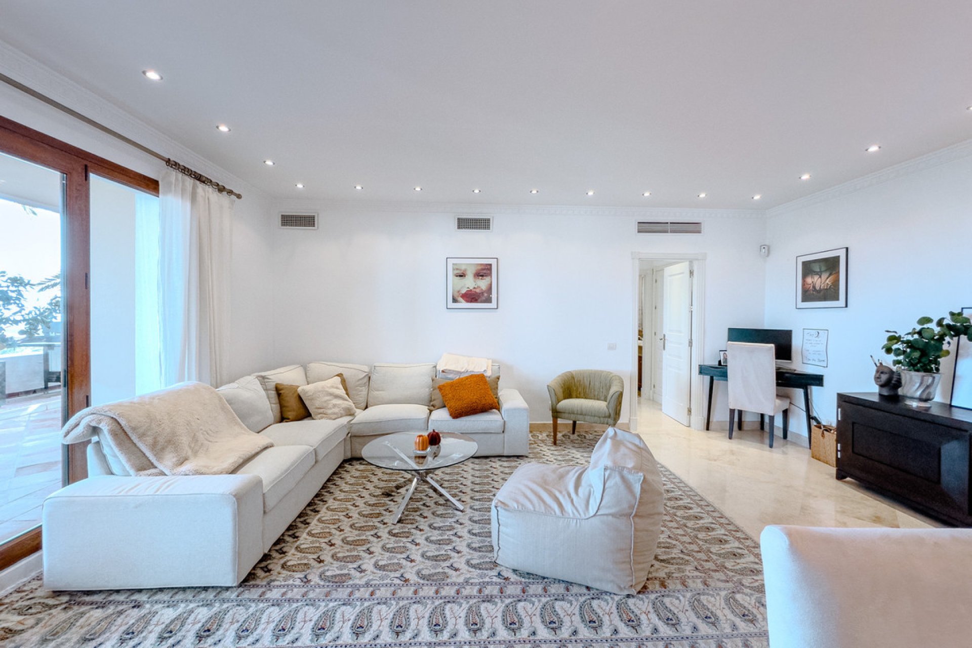 Resale - Apartment - Middle Floor Apartment - Estepona - Estepona Centro