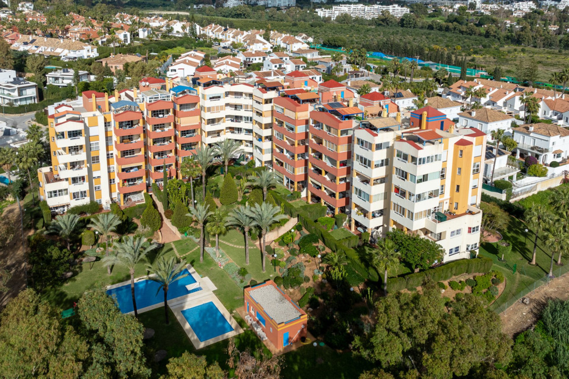 Resale - Apartment - Middle Floor Apartment - Estepona - Estepona Centro