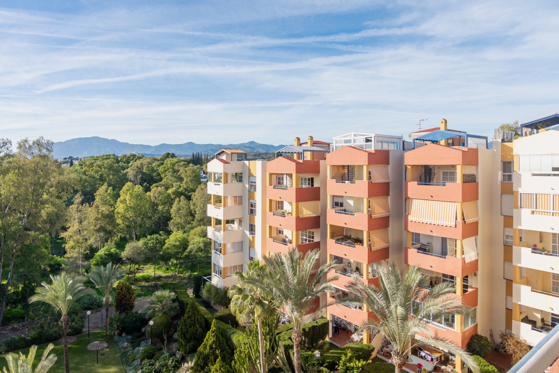 Resale - Apartment - Middle Floor Apartment - Estepona - Estepona Centro