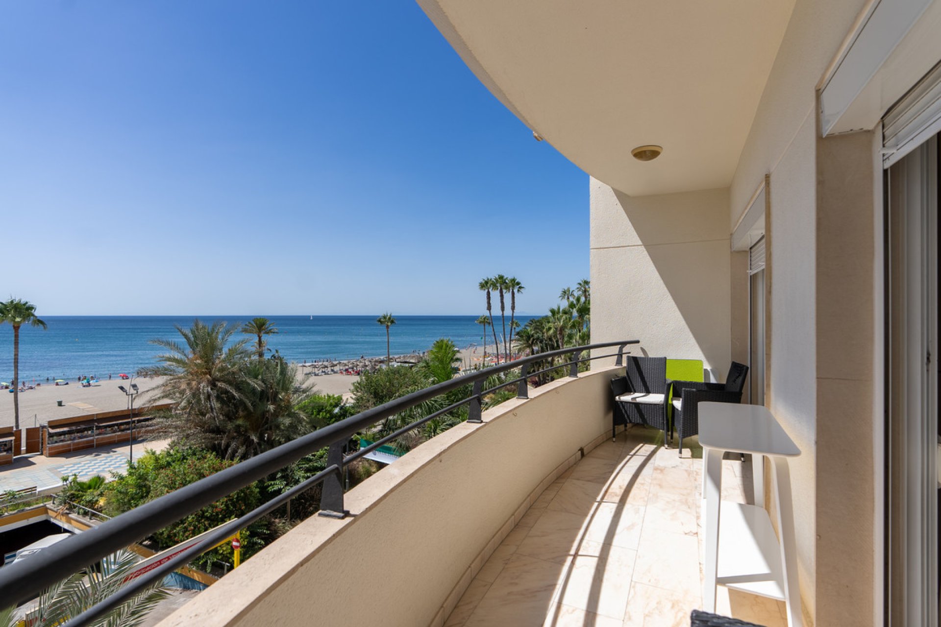 Resale - Apartment - Middle Floor Apartment - Estepona - Estepona Centro