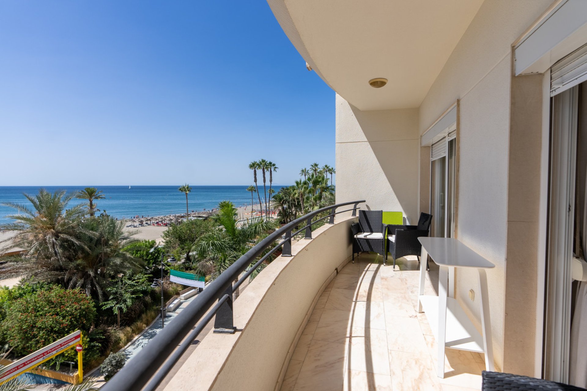 Resale - Apartment - Middle Floor Apartment - Estepona - Estepona Centro