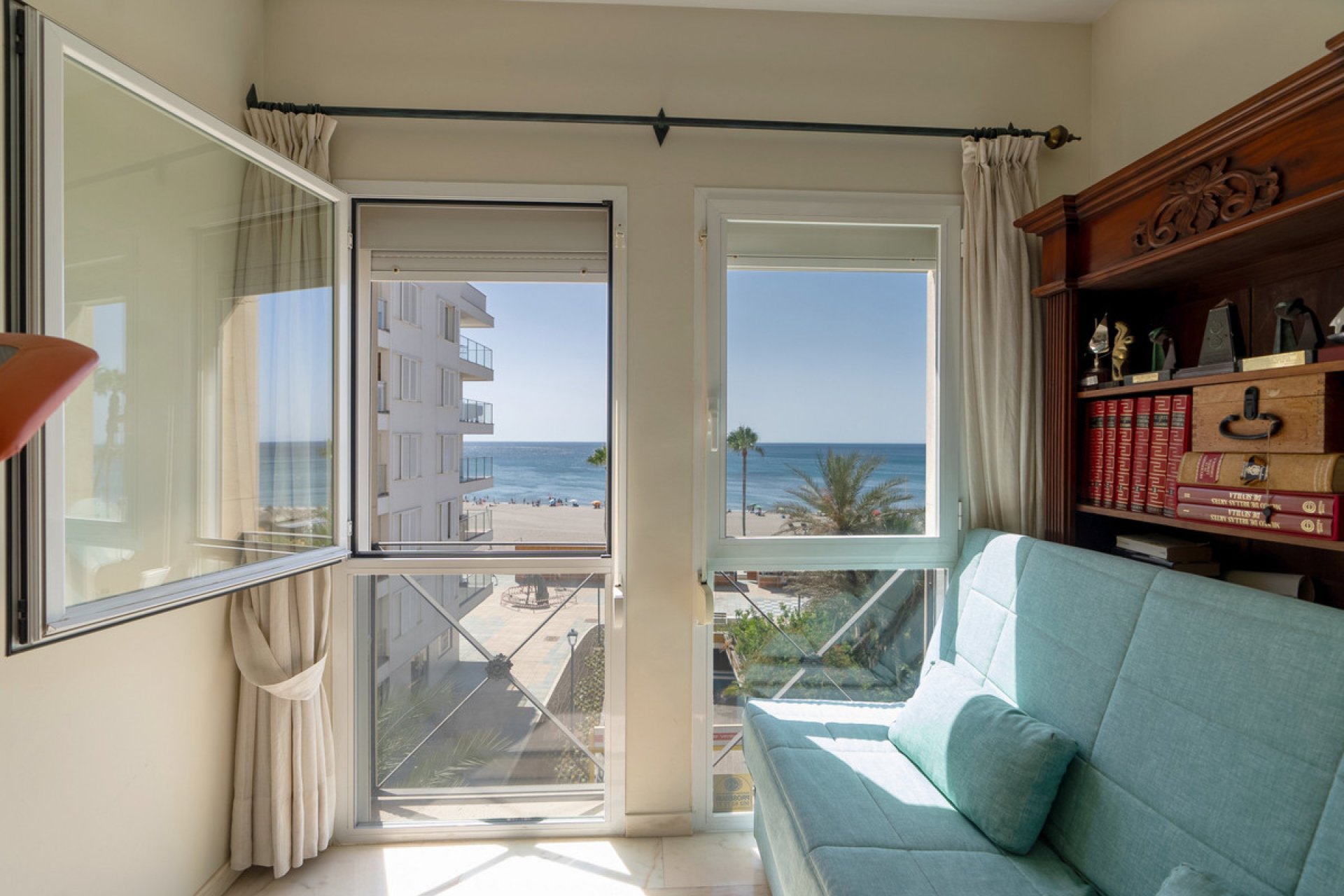 Resale - Apartment - Middle Floor Apartment - Estepona - Estepona Centro