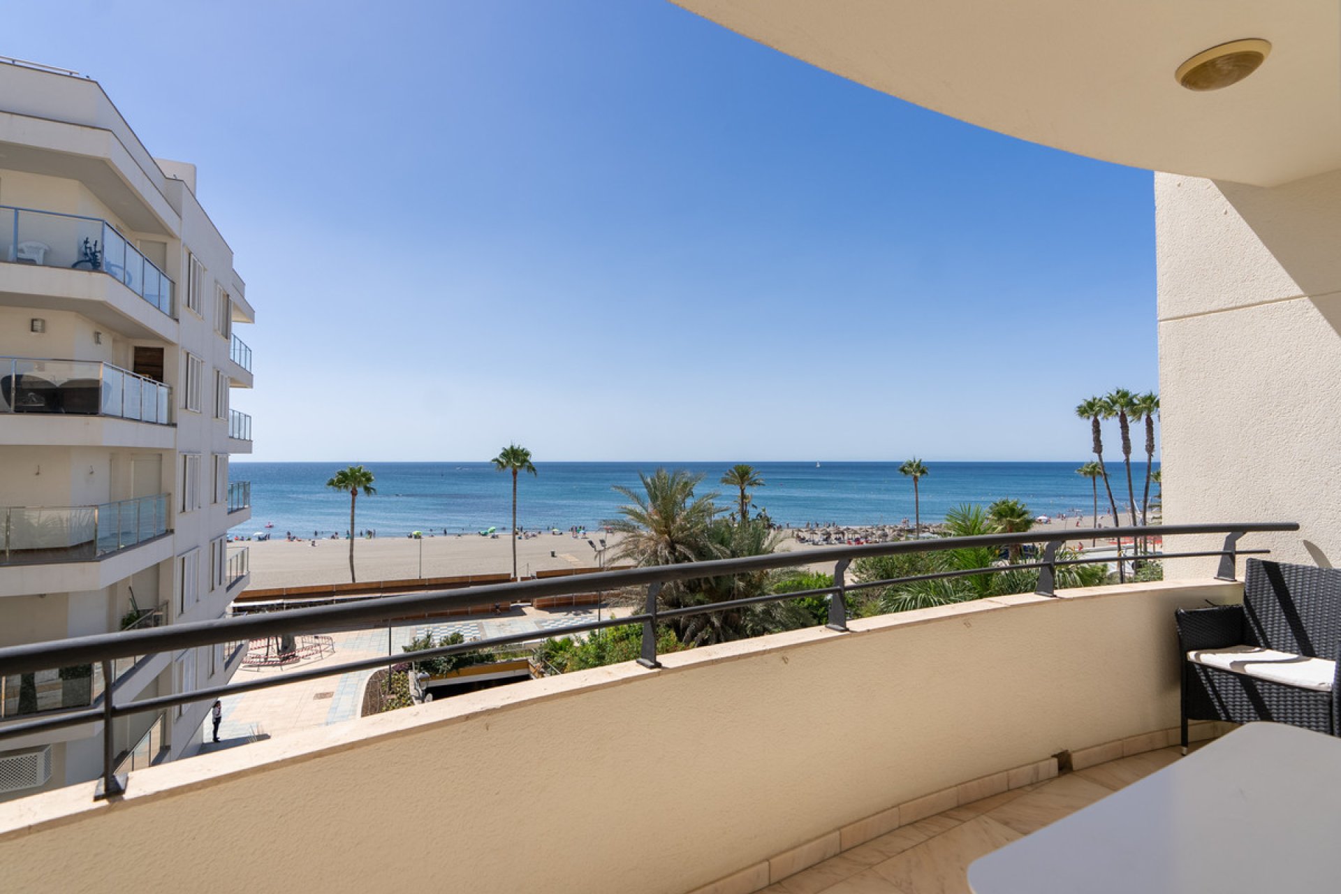 Resale - Apartment - Middle Floor Apartment - Estepona - Estepona Centro