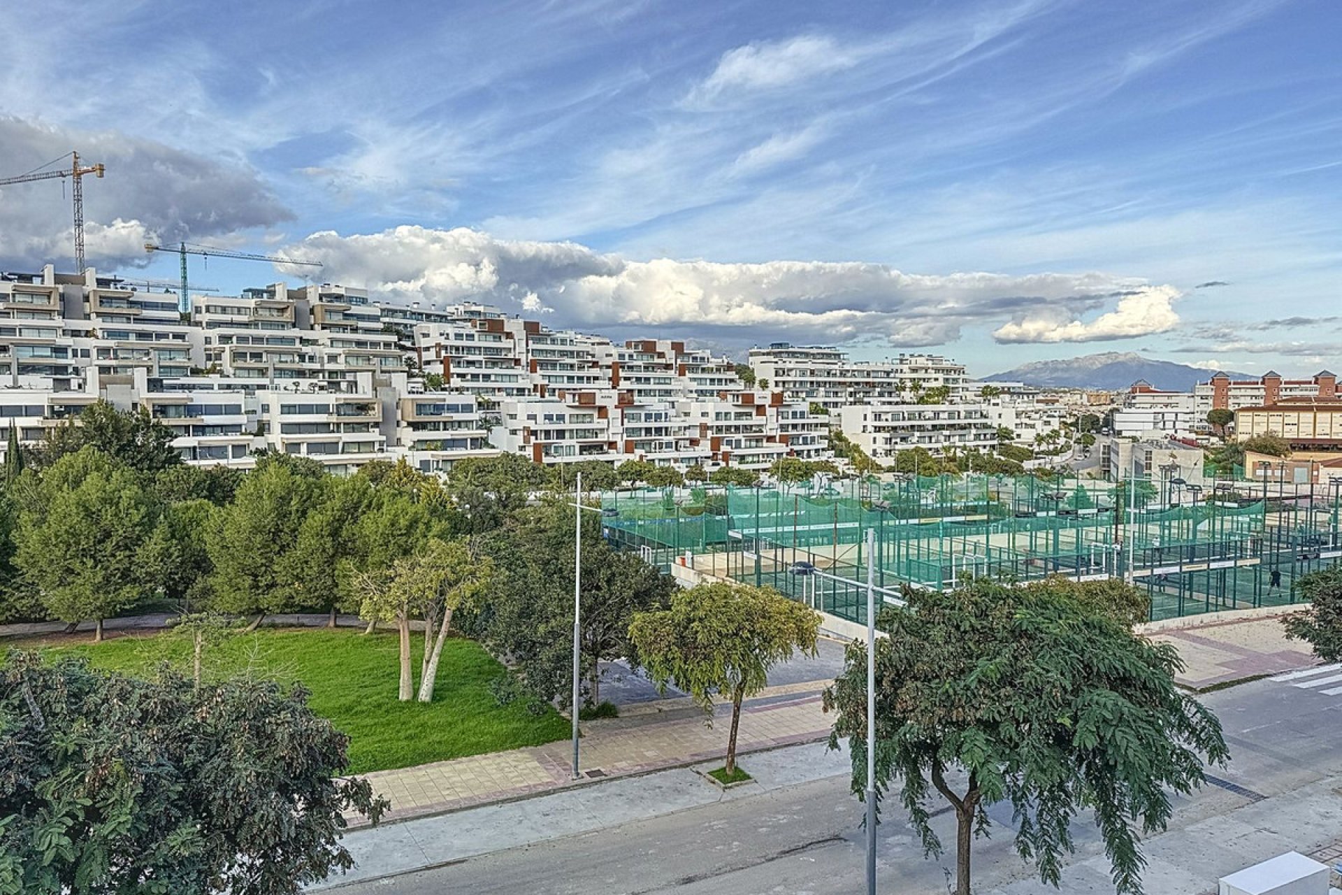 Resale - Apartment - Middle Floor Apartment - Estepona - Estepona Centro