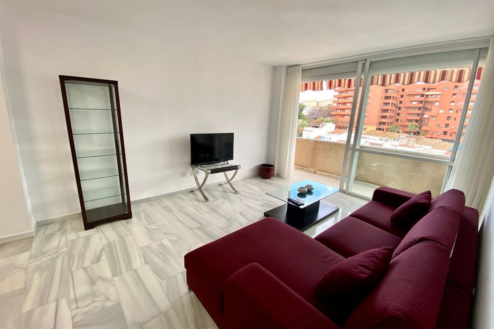 Resale - Apartment - Middle Floor Apartment - Estepona - Estepona Centro