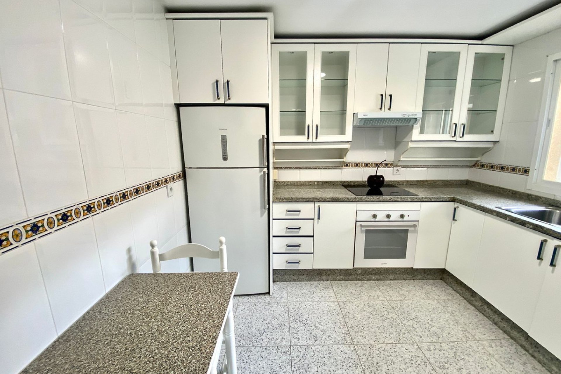 Resale - Apartment - Middle Floor Apartment - Estepona - Estepona Centro