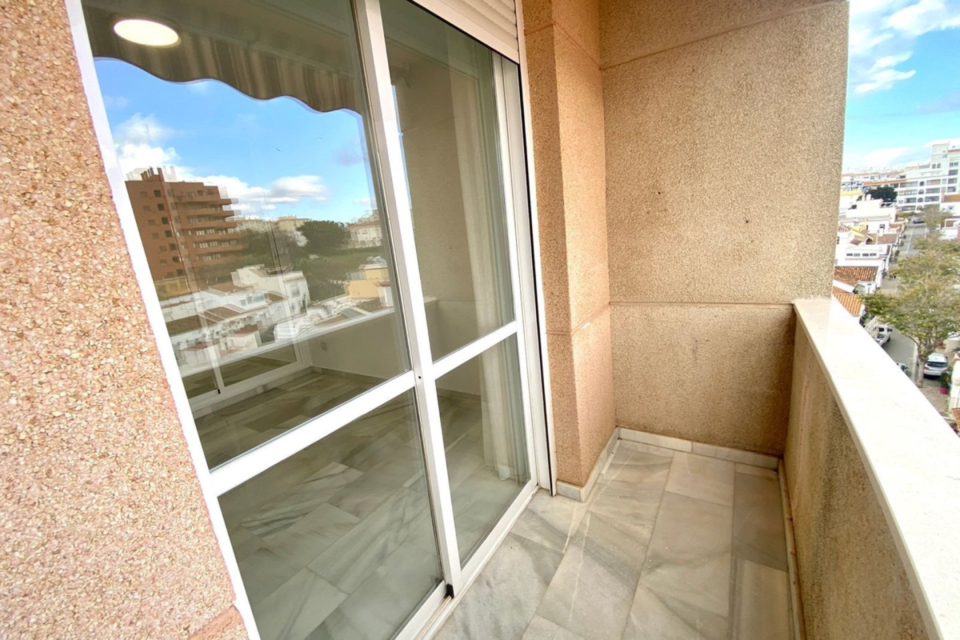 Resale - Apartment - Middle Floor Apartment - Estepona - Estepona Centro