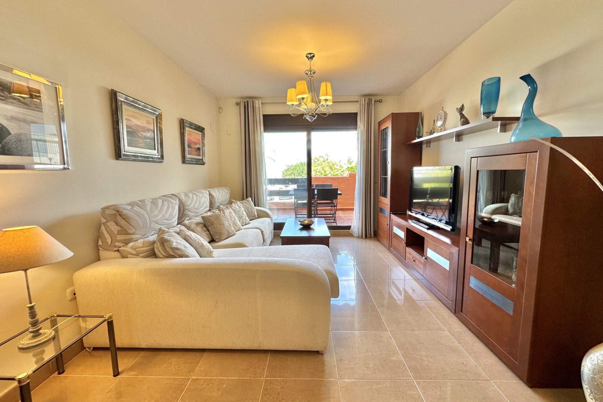 Resale - Apartment - Middle Floor Apartment - Estepona - Estepona Centro