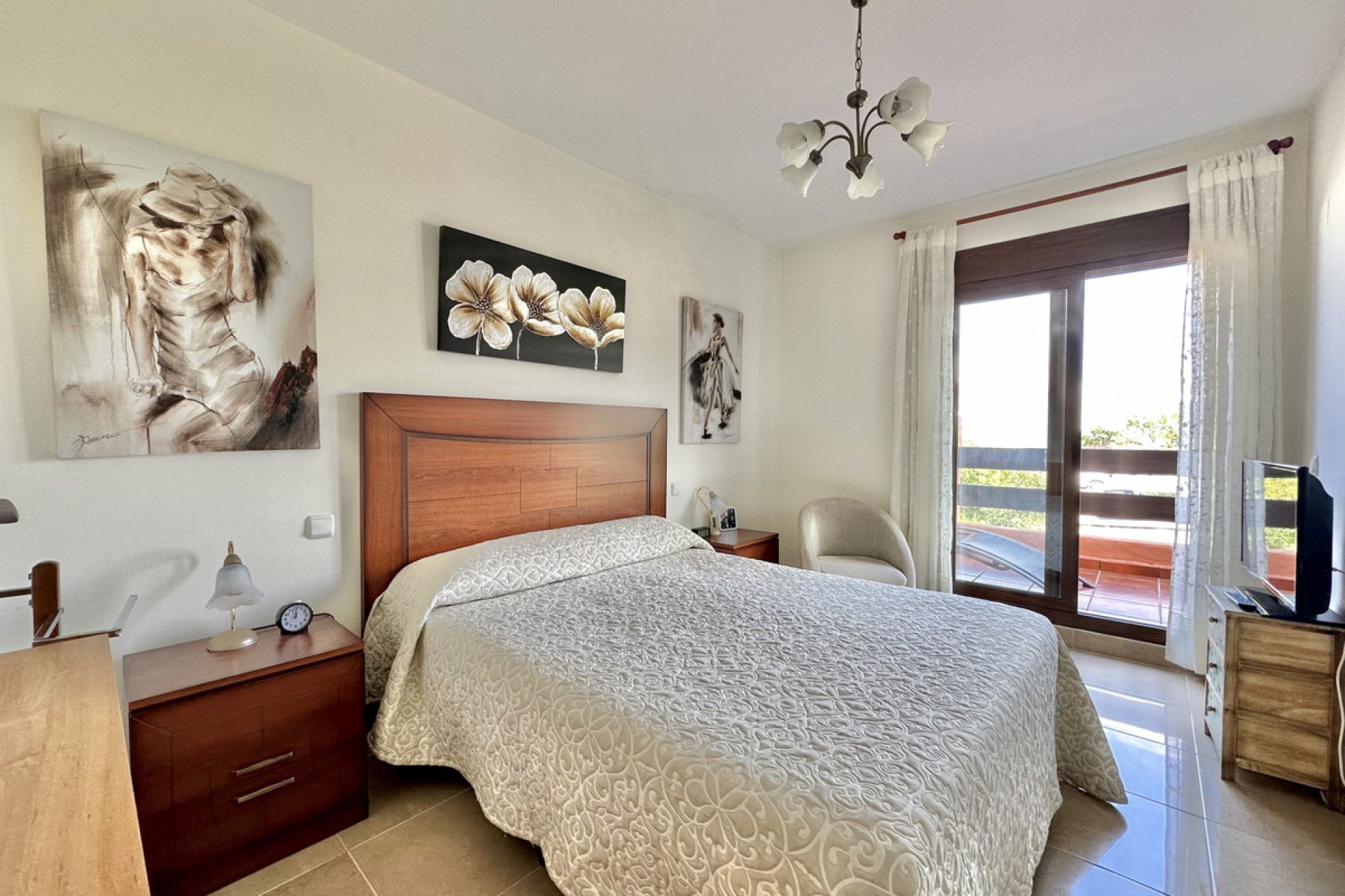 Resale - Apartment - Middle Floor Apartment - Estepona - Estepona Centro