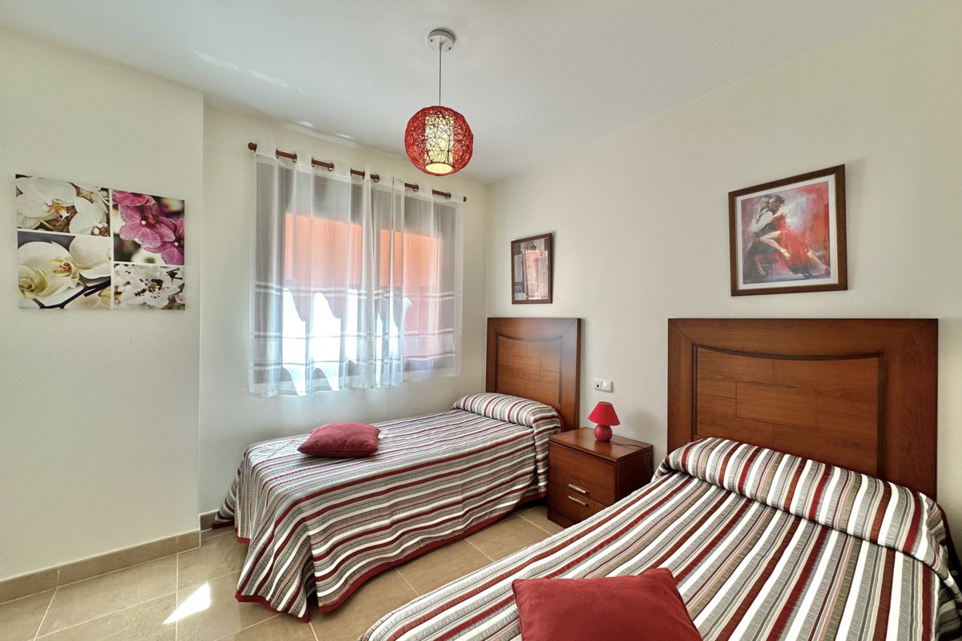 Resale - Apartment - Middle Floor Apartment - Estepona - Estepona Centro