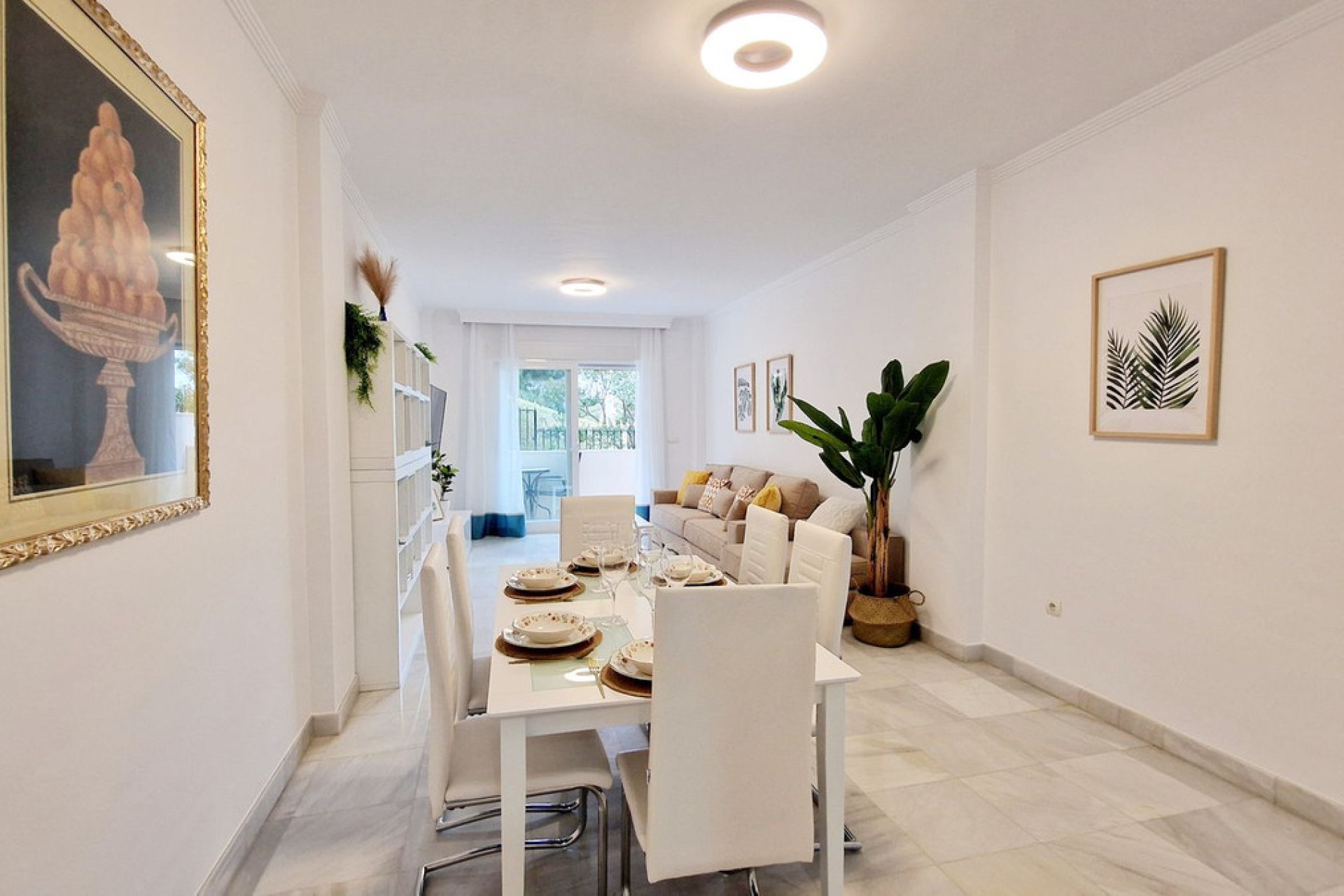 Resale - Apartment - Middle Floor Apartment - Estepona - Estepona Centro