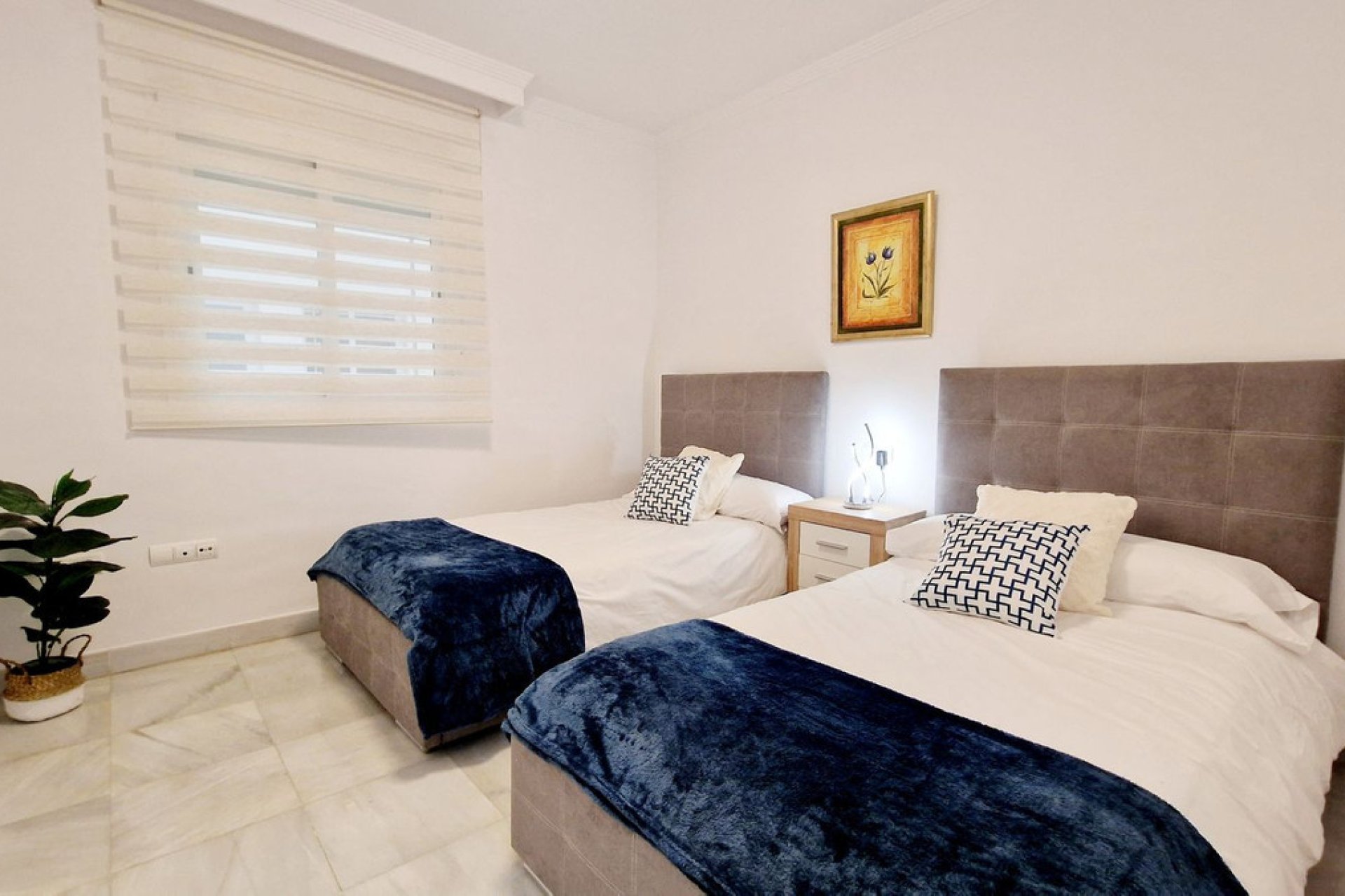 Resale - Apartment - Middle Floor Apartment - Estepona - Estepona Centro