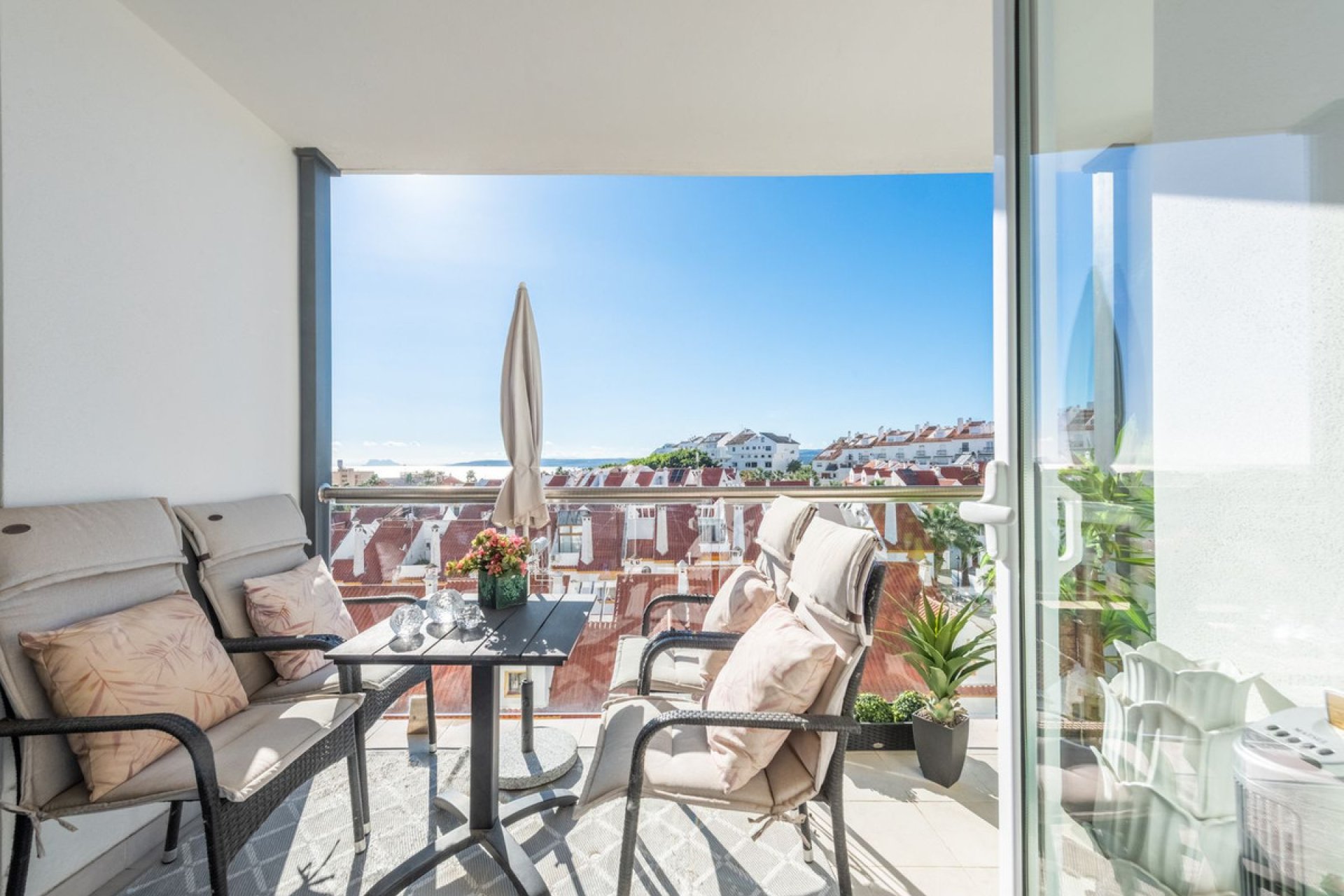 Resale - Apartment - Middle Floor Apartment - Estepona - Estepona Centro