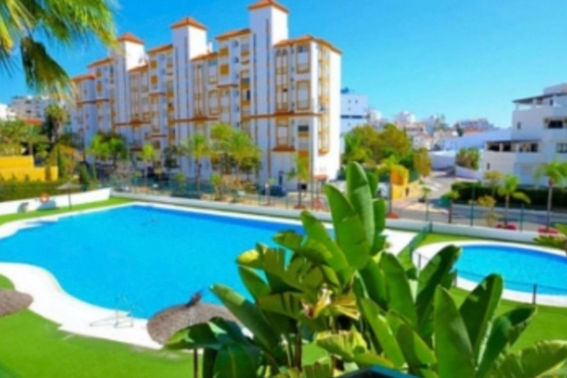 Resale - Apartment - Middle Floor Apartment - Estepona - Estepona Centro