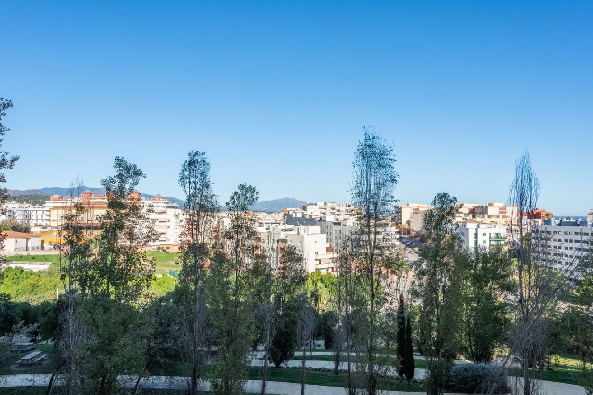 Resale - Apartment - Middle Floor Apartment - Estepona - Estepona Centro