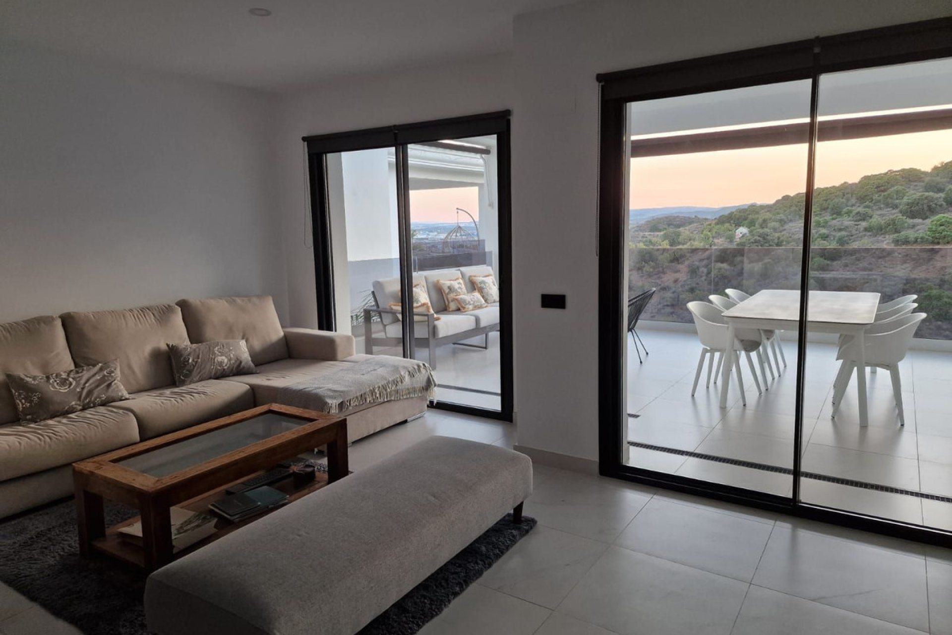 Resale - Apartment - Middle Floor Apartment - Estepona - Estepona Centro