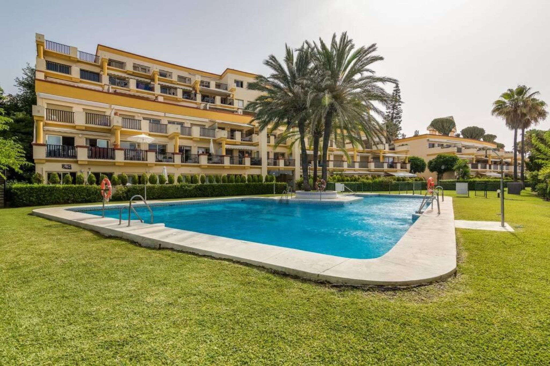 Resale - Apartment - Middle Floor Apartment - Estepona - Estepona Centro