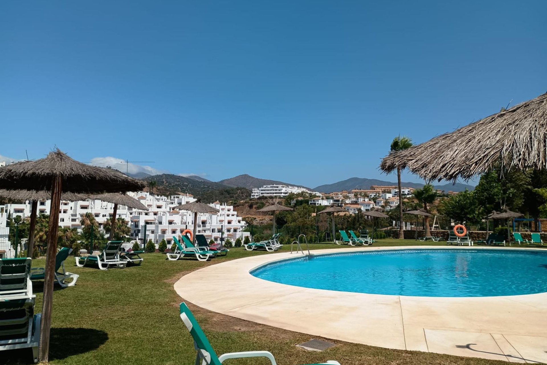 Resale - Apartment - Middle Floor Apartment - Estepona - Estepona Centro