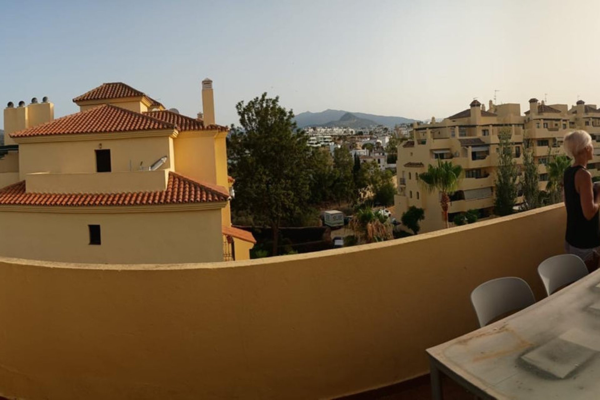 Resale - Apartment - Middle Floor Apartment - Estepona - Estepona Centro