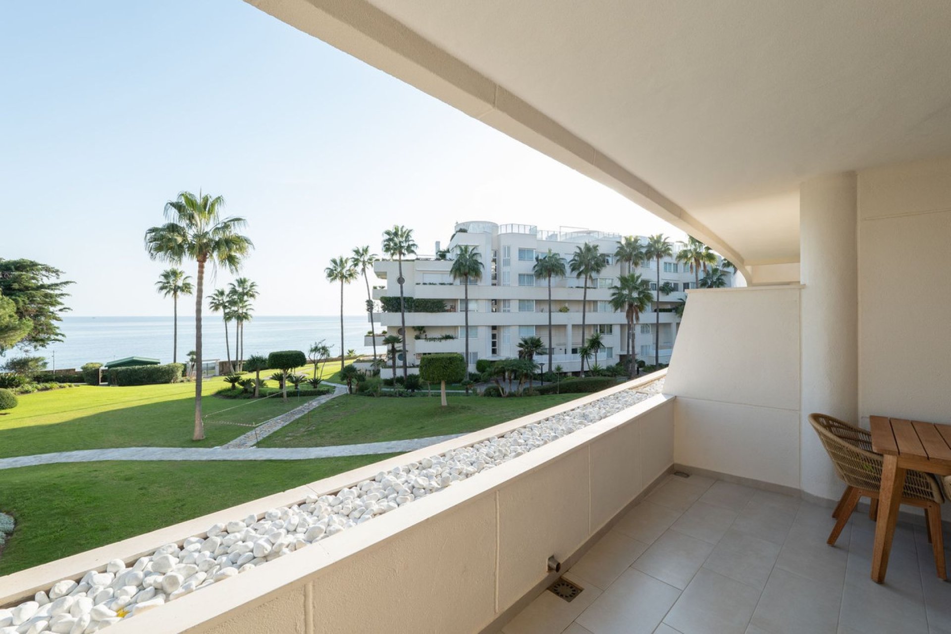 Resale - Apartment - Middle Floor Apartment - Estepona - Estepona Centro