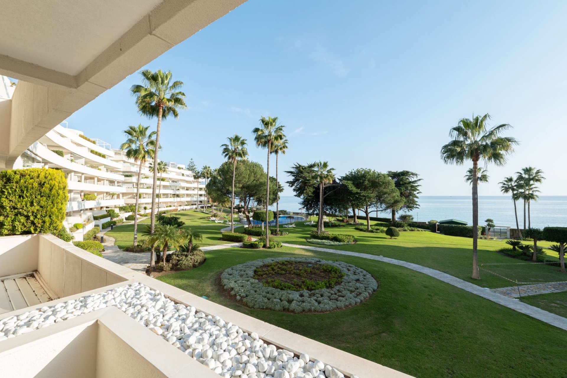 Resale - Apartment - Middle Floor Apartment - Estepona - Estepona Centro