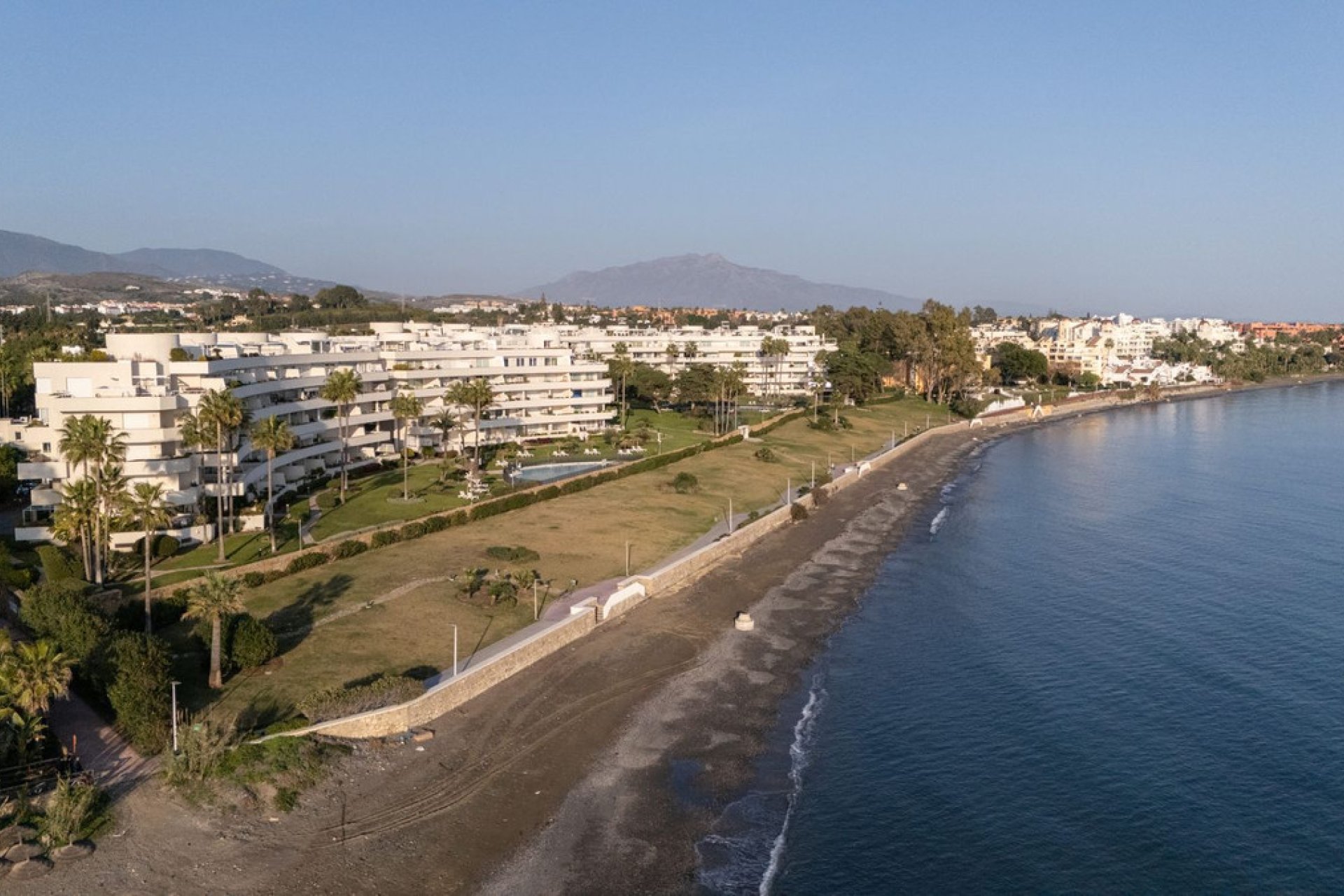 Resale - Apartment - Middle Floor Apartment - Estepona - Estepona Centro