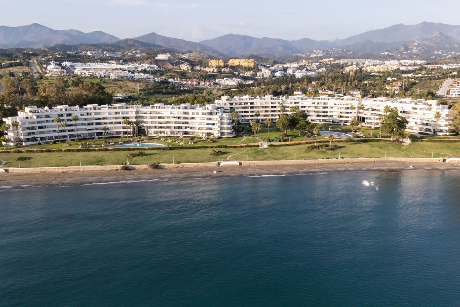 Resale - Apartment - Middle Floor Apartment - Estepona - Estepona Centro