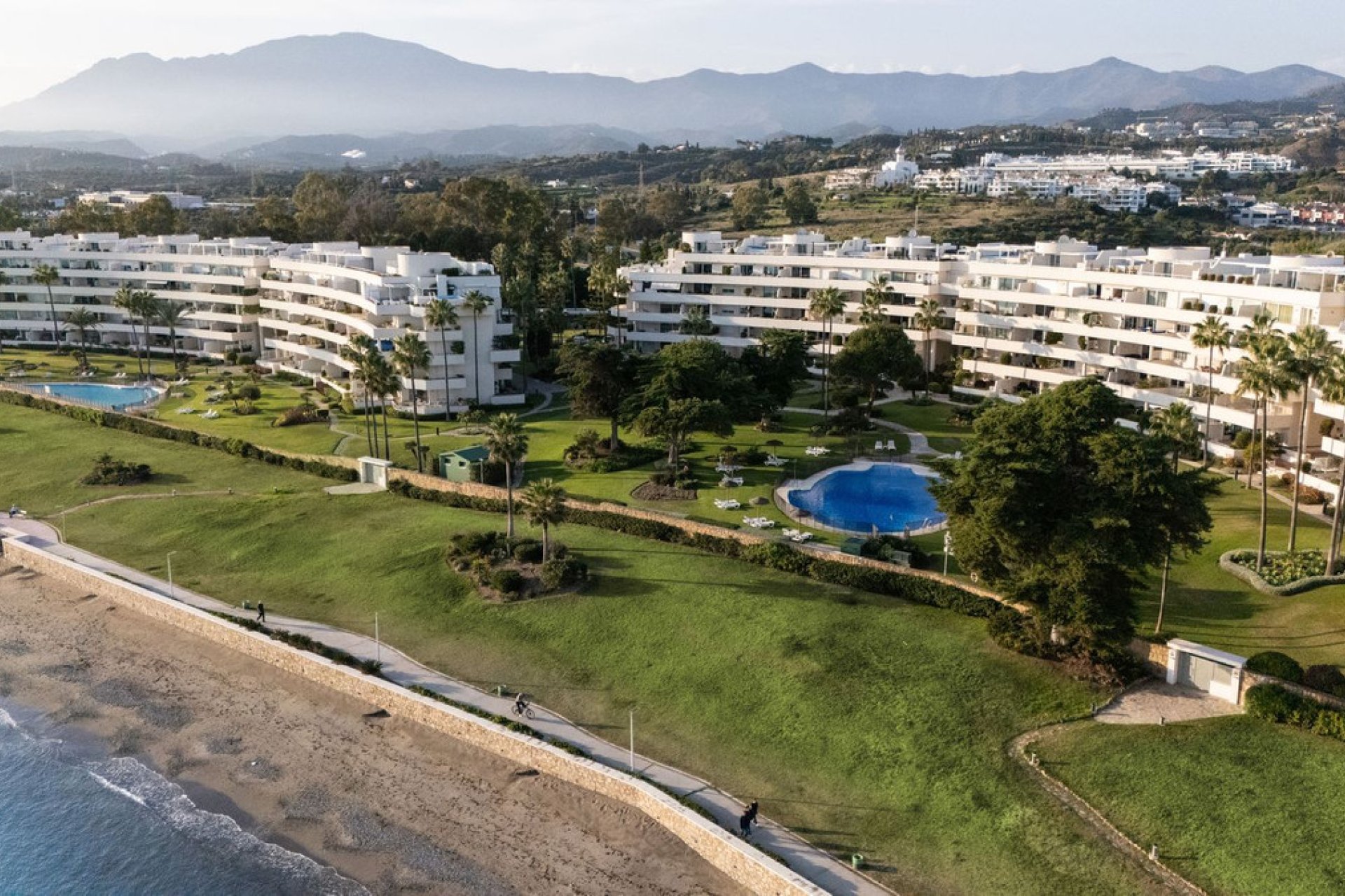 Resale - Apartment - Middle Floor Apartment - Estepona - Estepona Centro