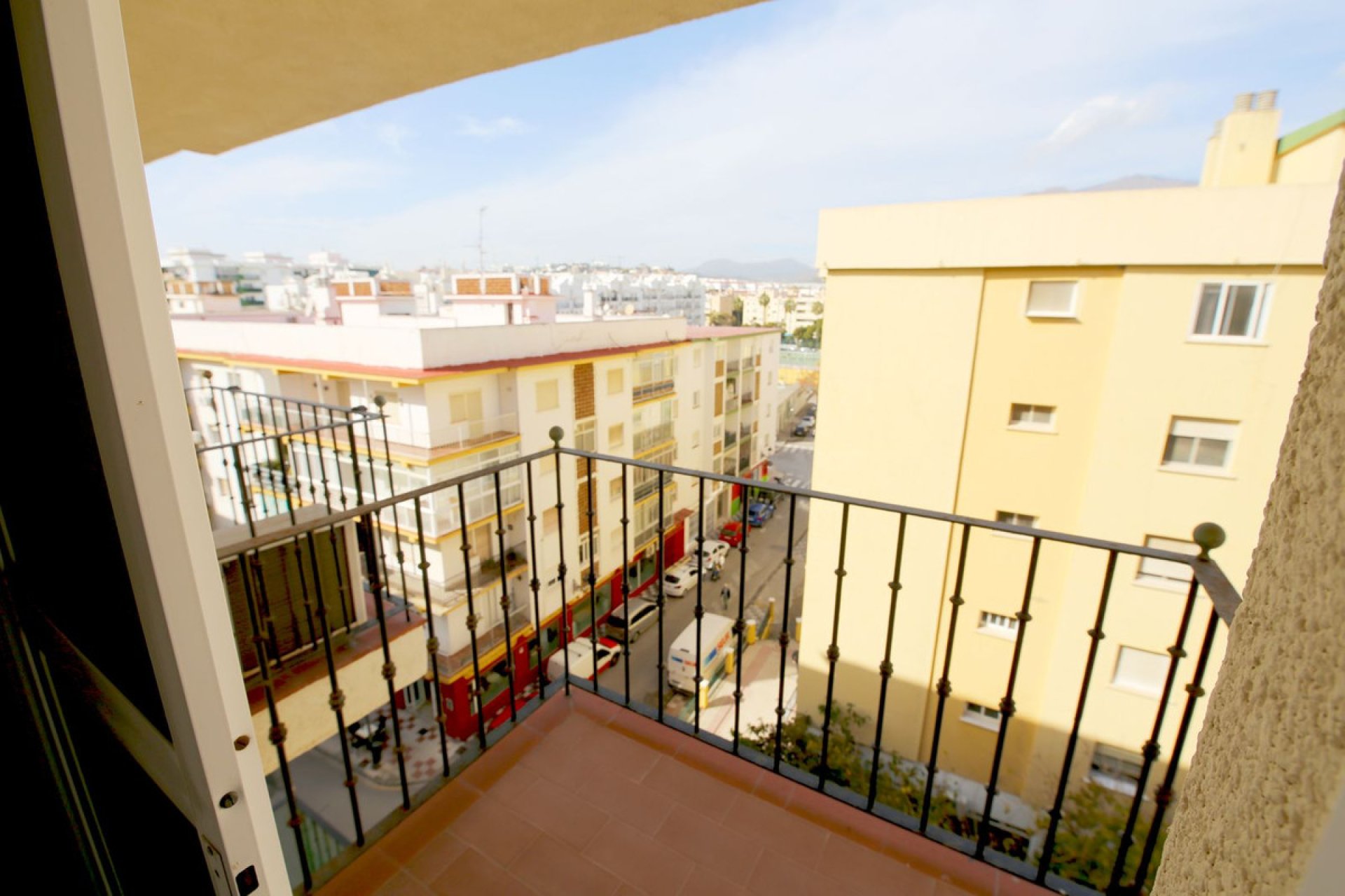 Resale - Apartment - Middle Floor Apartment - Estepona - Estepona Centro