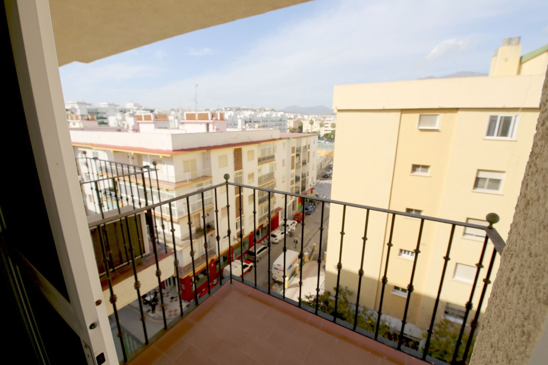 Resale - Apartment - Middle Floor Apartment - Estepona - Estepona Centro