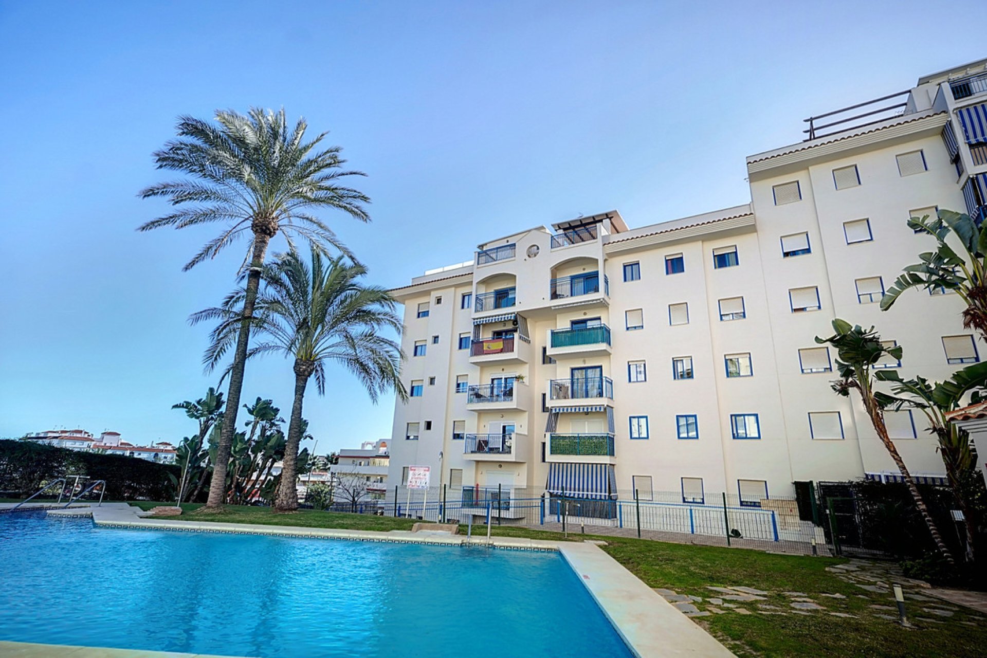 Resale - Apartment - Middle Floor Apartment - Estepona - Estepona Centro