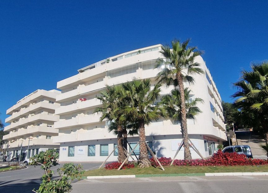 Resale - Apartment - Middle Floor Apartment - Estepona - Estepona Centro