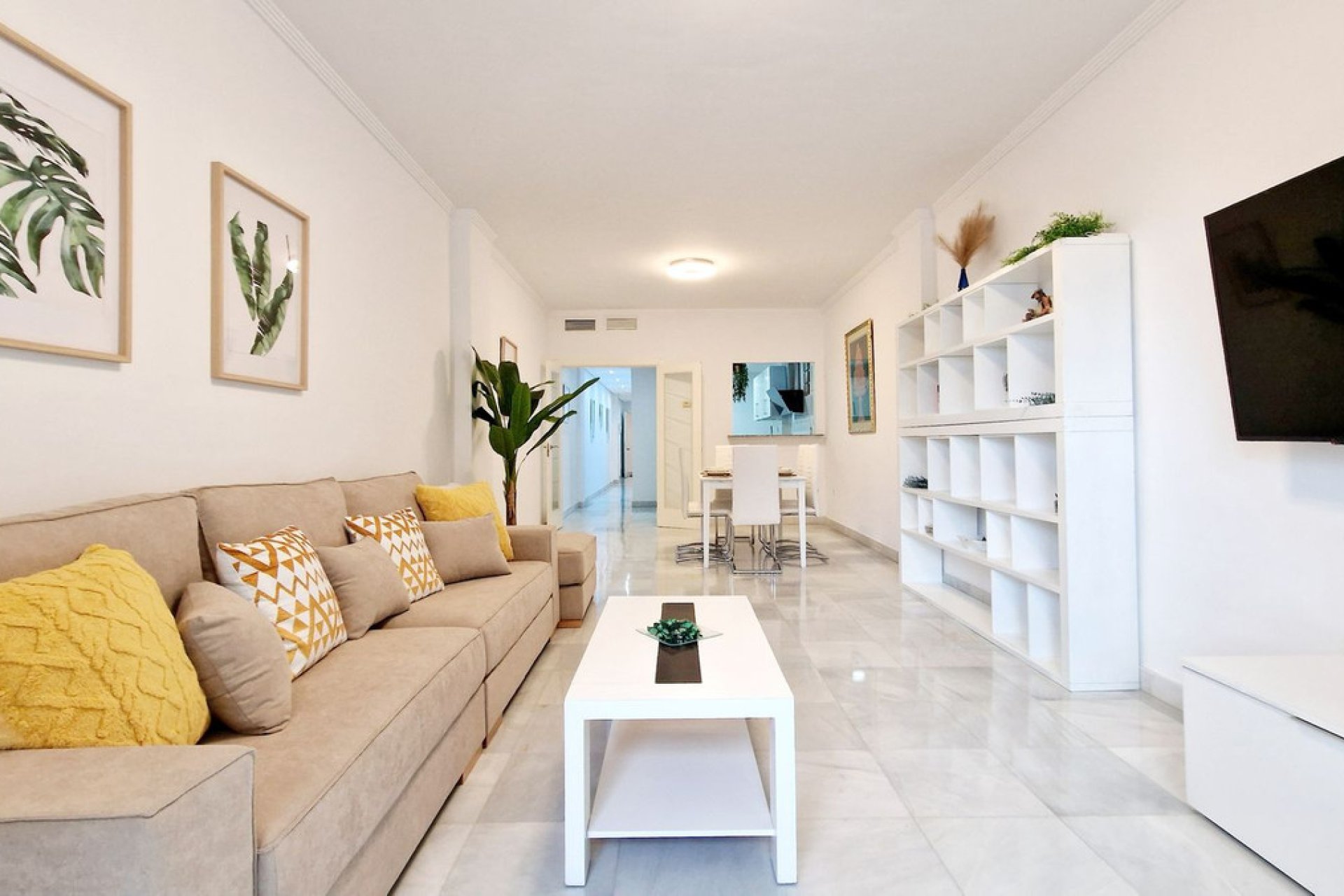 Resale - Apartment - Middle Floor Apartment - Estepona - Estepona Centro