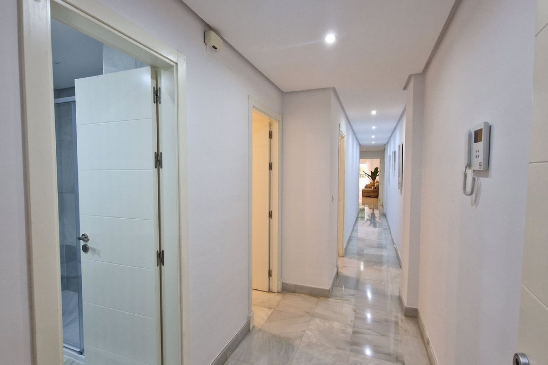 Resale - Apartment - Middle Floor Apartment - Estepona - Estepona Centro