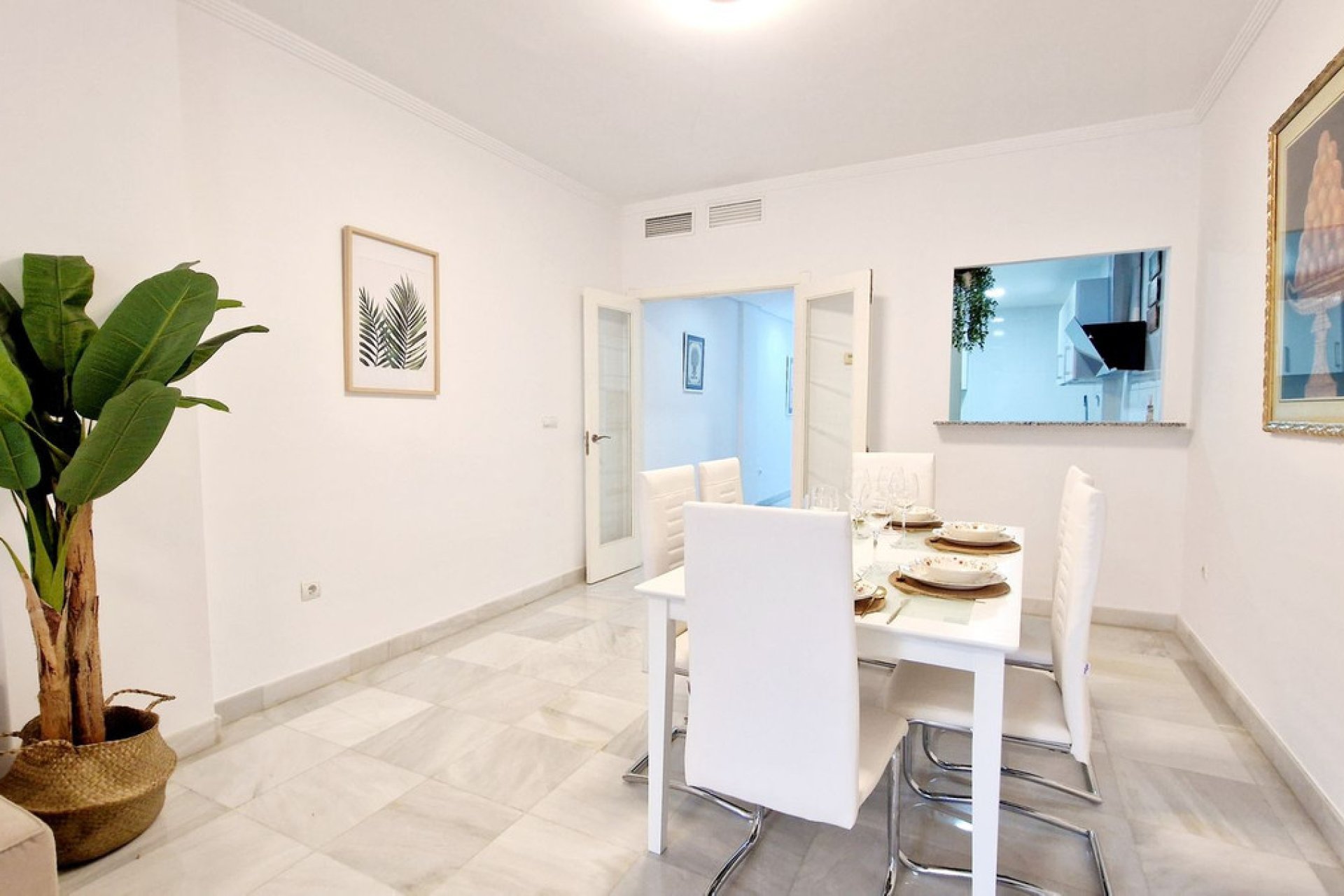 Resale - Apartment - Middle Floor Apartment - Estepona - Estepona Centro