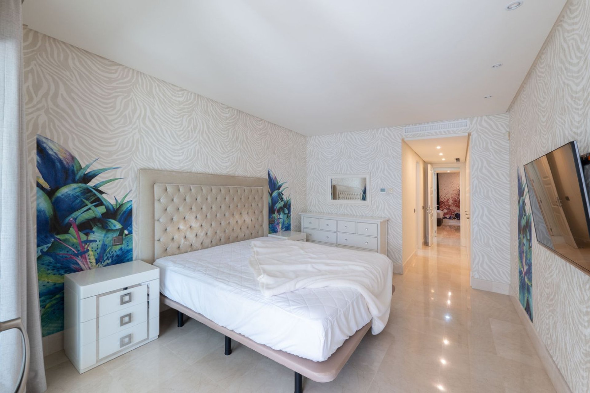 Resale - Apartment - Middle Floor Apartment - Estepona - Estepona Centro