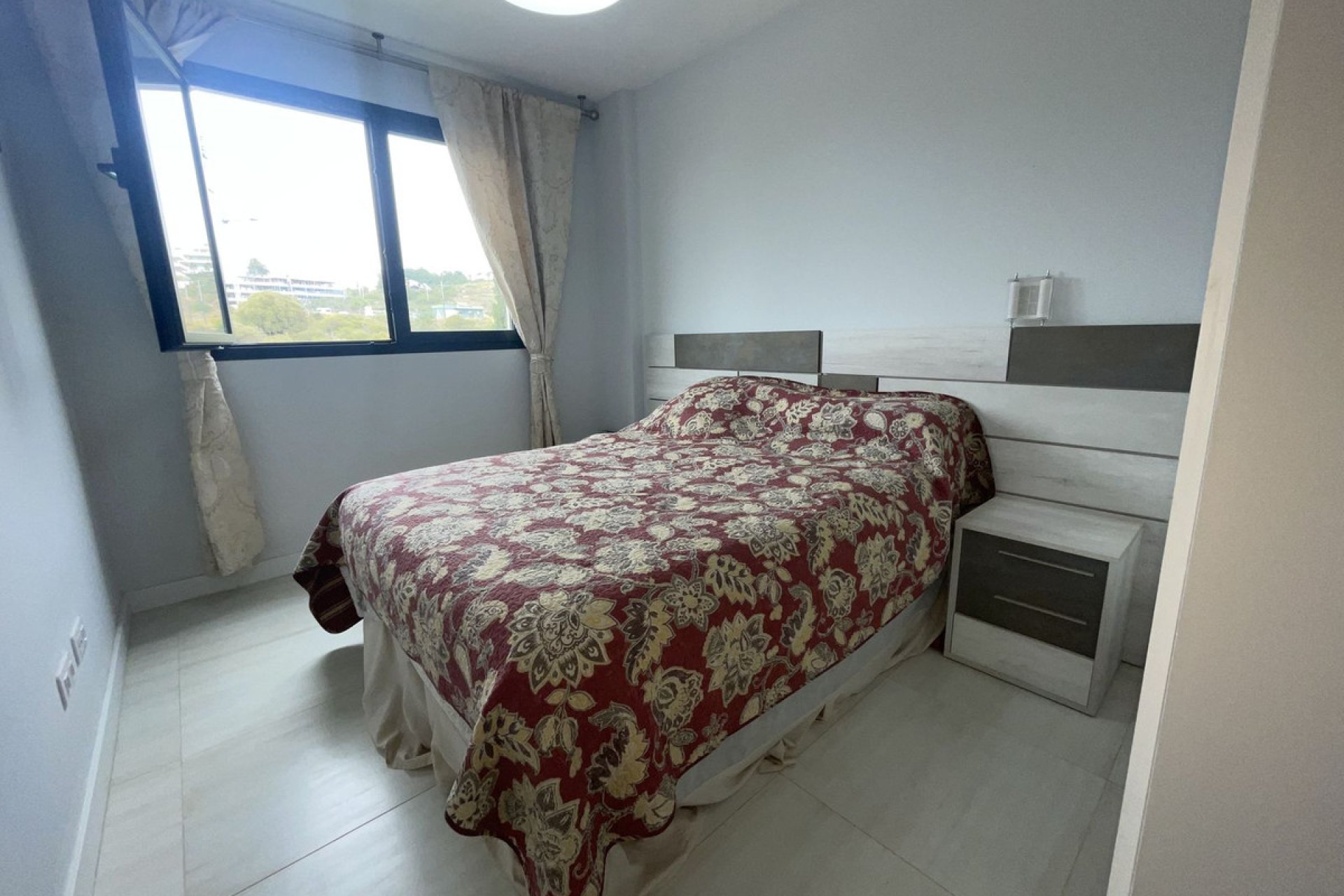 Resale - Apartment - Middle Floor Apartment - Estepona - Estepona Centro