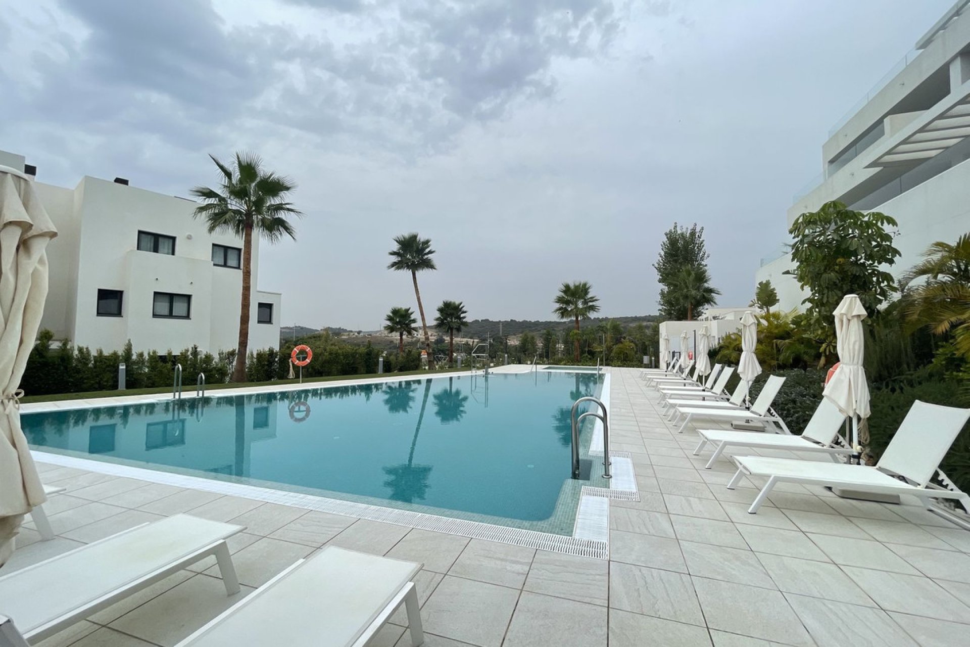 Resale - Apartment - Middle Floor Apartment - Estepona - Estepona Centro