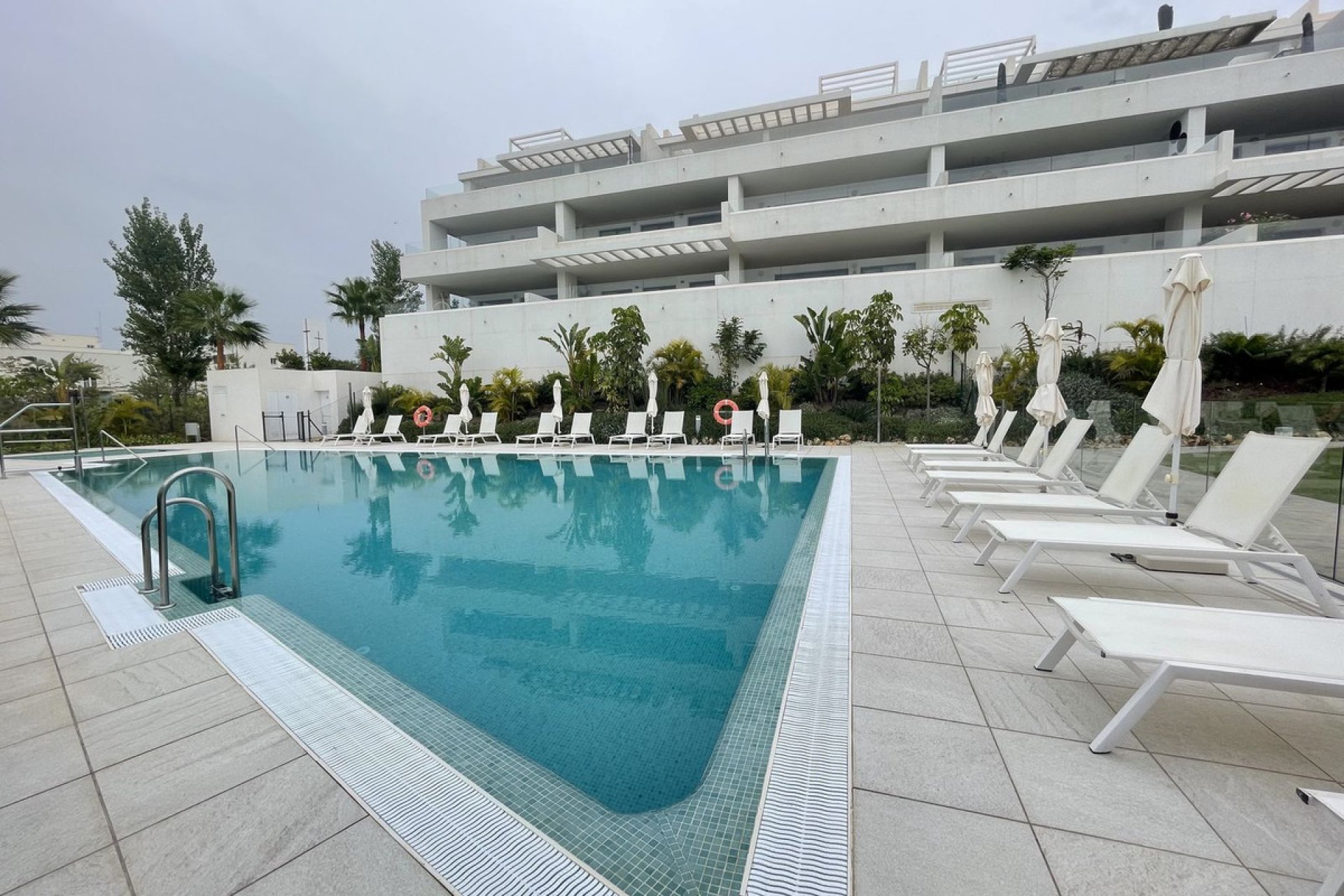 Resale - Apartment - Middle Floor Apartment - Estepona - Estepona Centro