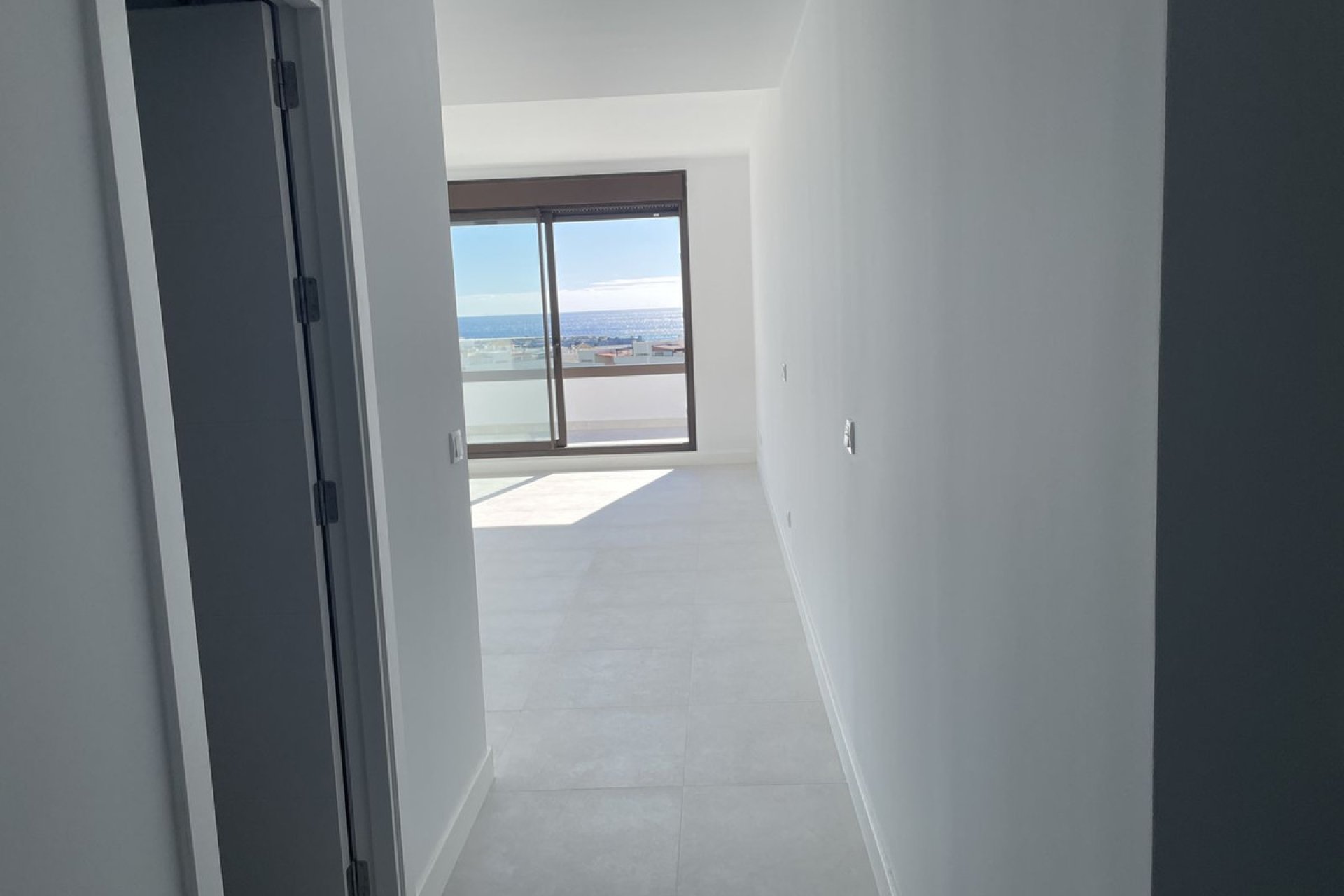 Resale - Apartment - Middle Floor Apartment - Estepona - Estepona Centro