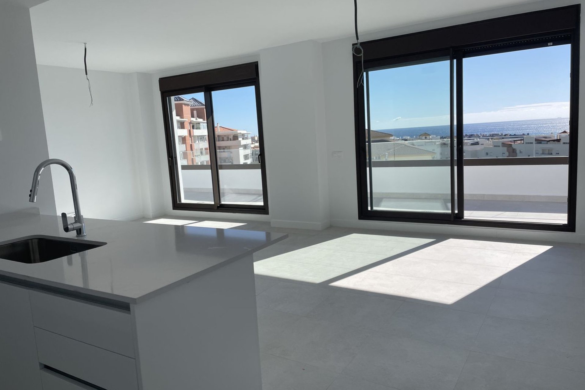 Resale - Apartment - Middle Floor Apartment - Estepona - Estepona Centro