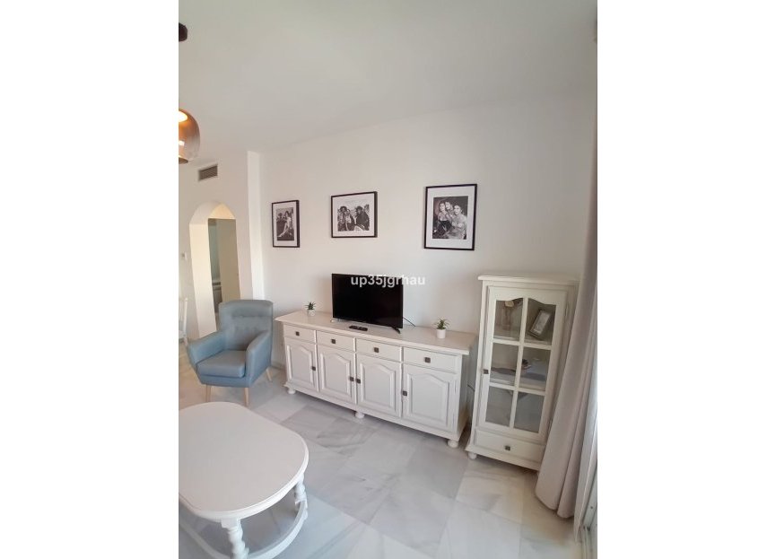 Resale - Apartment - Middle Floor Apartment - Estepona - Estepona Centro